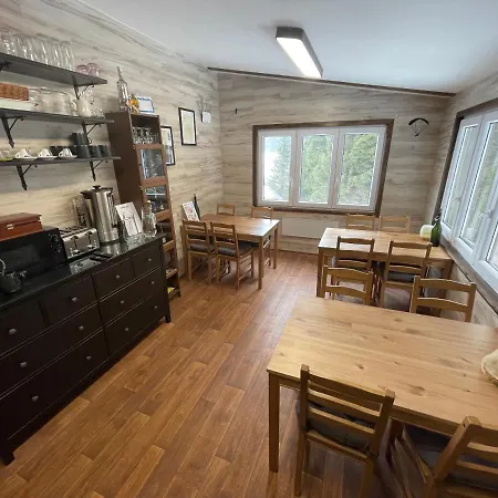 Wolf House Klinovec بيت ضيافة