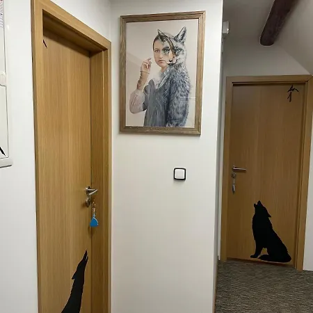 Wolf House Klinovec بيت ضيافة