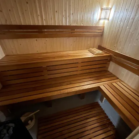 Wolf House Klinovec بيت ضيافة