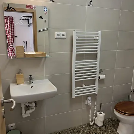 Konukevi Wolf House Klinovec 3*