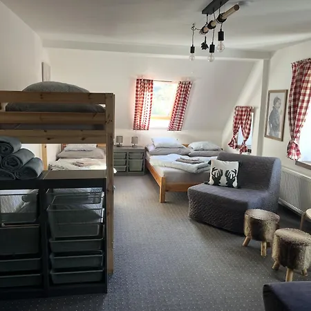 Wolf House Klinovec Konukevi Loučná pod Klínovcem