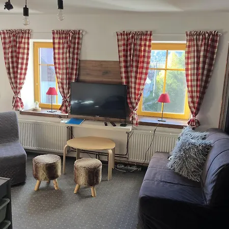 Wolf House Klinovec بيت ضيافة 3*