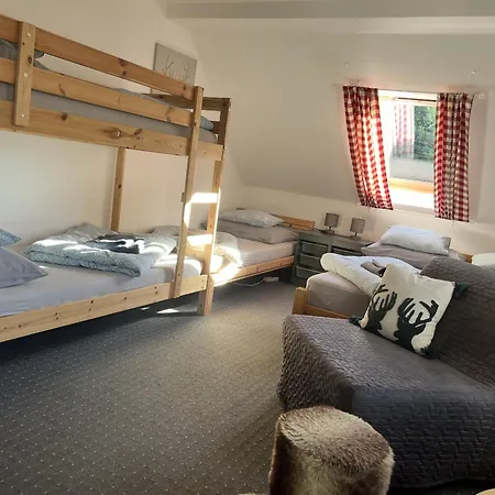 بيت ضيافة Wolf House Klinovec 3*